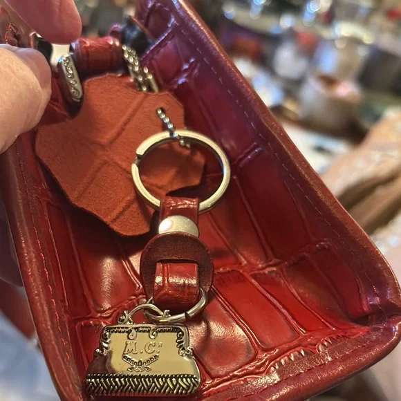 Vibrant Red Leather Clutch with Crocodile Texture - Picture 8 of 9